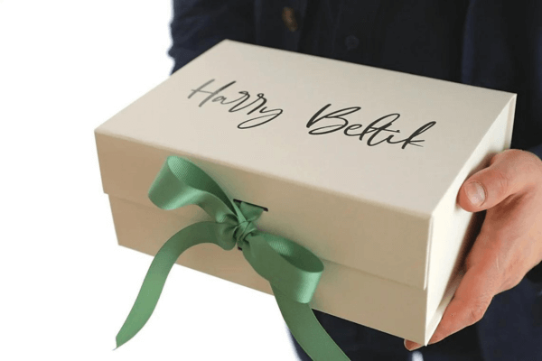 collapsible gift boxes with magnetic closure